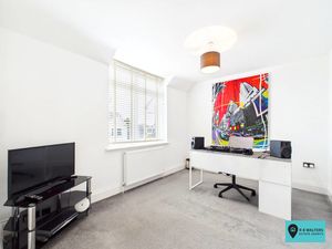 Bedroom- click for photo gallery